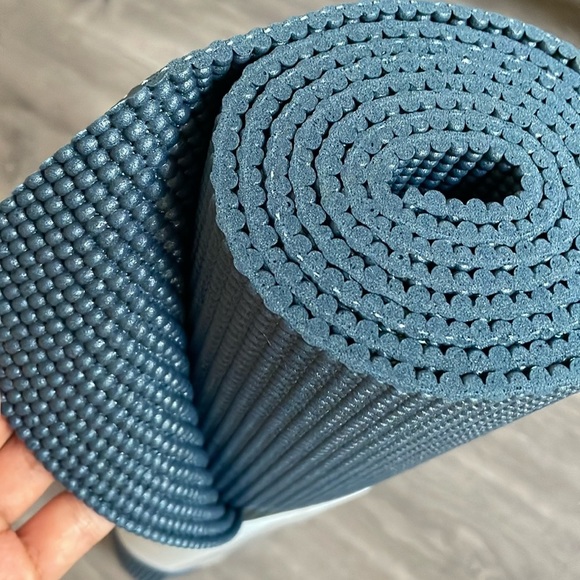 NWT Gaiam classic blue mandala print yoga mat - Picture 1 of 5
